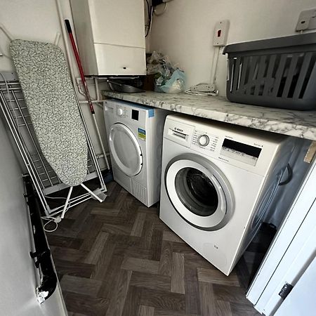 Kennedy Villa - 5 Bedroom House With Hot Tub, Wifi, Free Parkings, Close To Bicester Village Exterior photo
