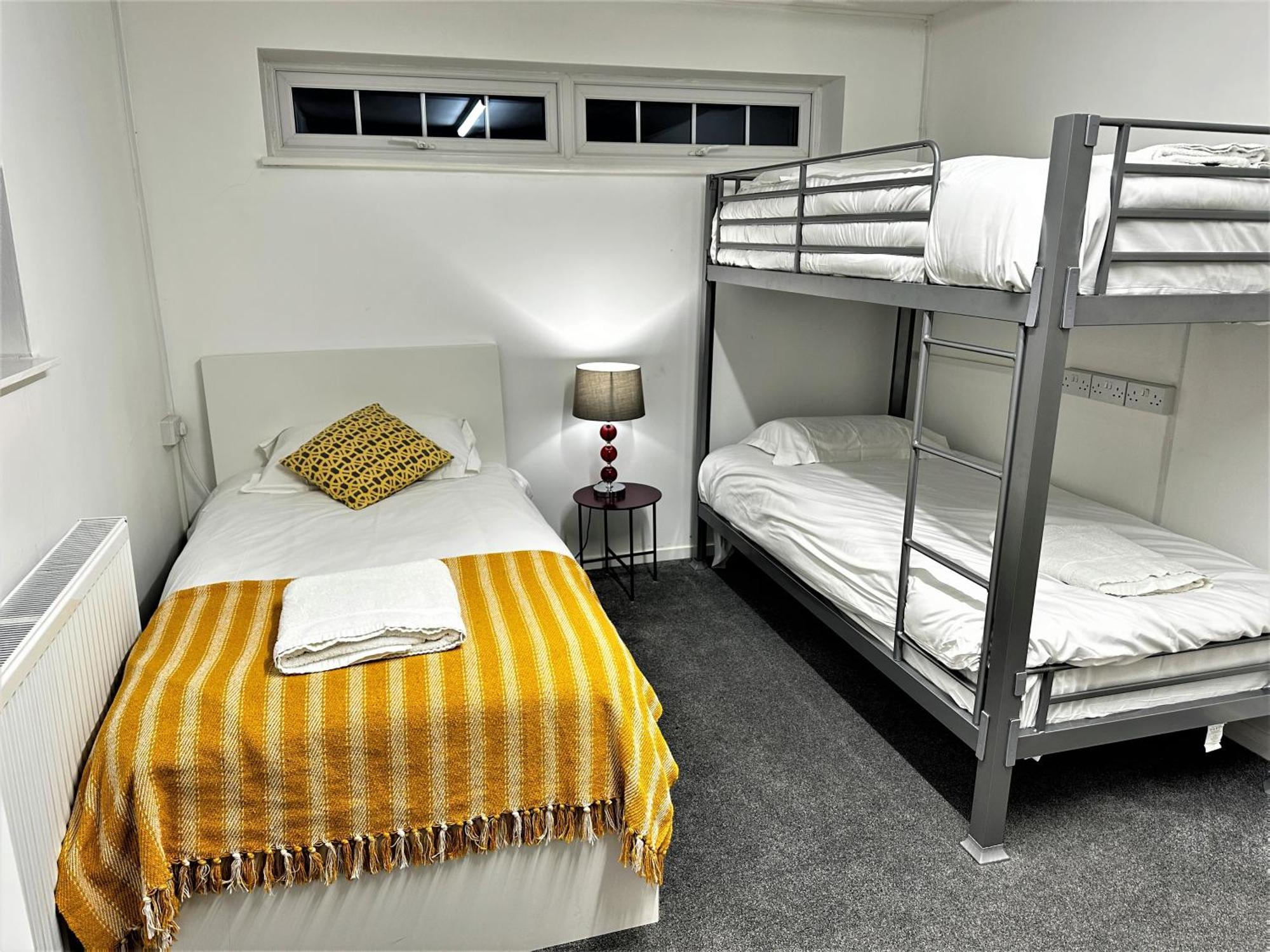 Kennedy Villa - 5 Bedroom House With Hot Tub, Wifi, Free Parkings, Close To Bicester Village Exterior photo
