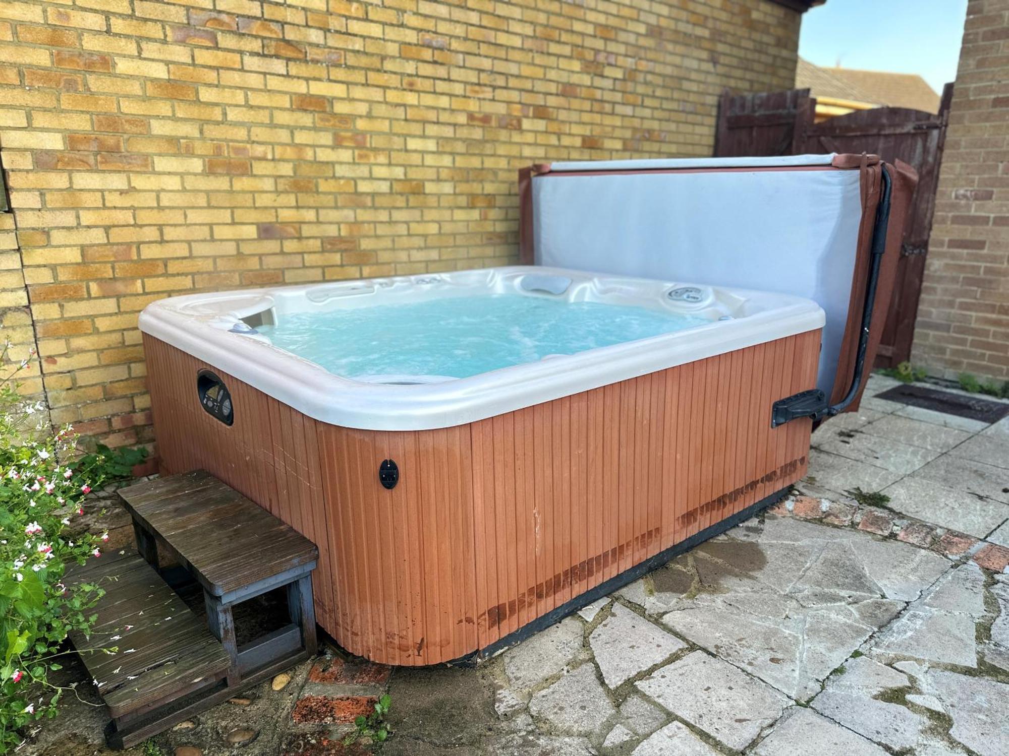 Kennedy Villa - 5 Bedroom House With Hot Tub, Wifi, Free Parkings, Close To Bicester Village Exterior photo