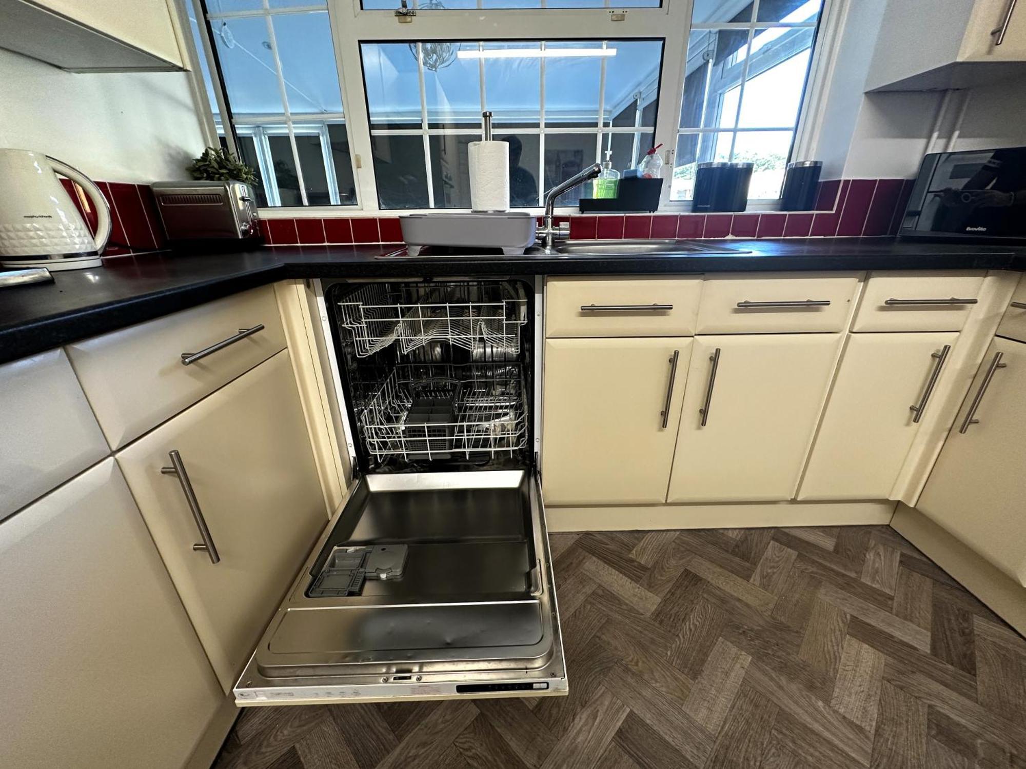 Kennedy Villa - 5 Bedroom House With Hot Tub, Wifi, Free Parkings, Close To Bicester Village Exterior photo