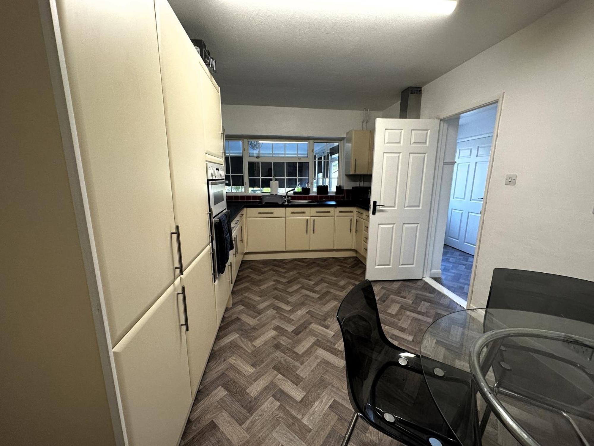 Kennedy Villa - 5 Bedroom House With Hot Tub, Wifi, Free Parkings, Close To Bicester Village Exterior photo