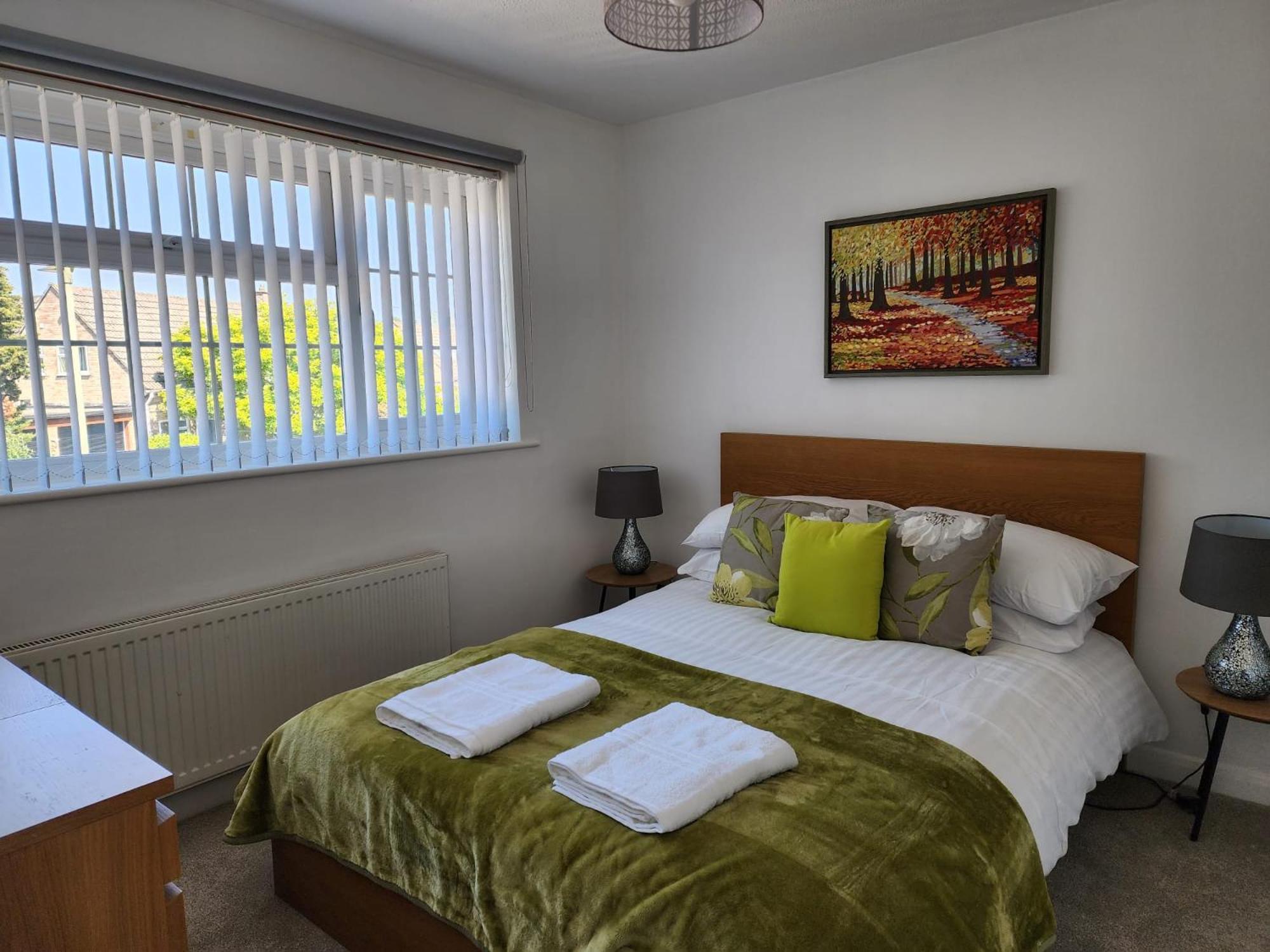 Kennedy Villa - 5 Bedroom House With Hot Tub, Wifi, Free Parkings, Close To Bicester Village Exterior photo
