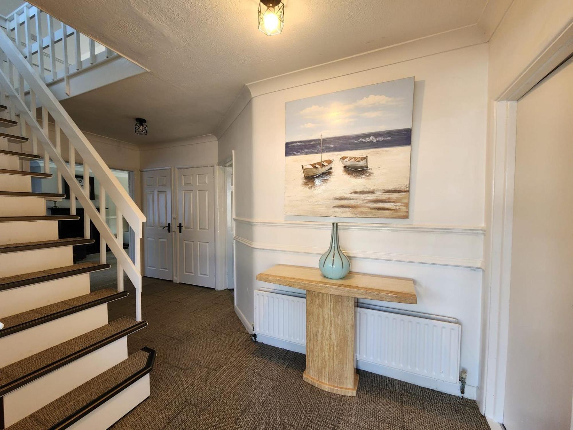 Kennedy Villa - 5 Bedroom House With Hot Tub, Wifi, Free Parkings, Close To Bicester Village Exterior photo