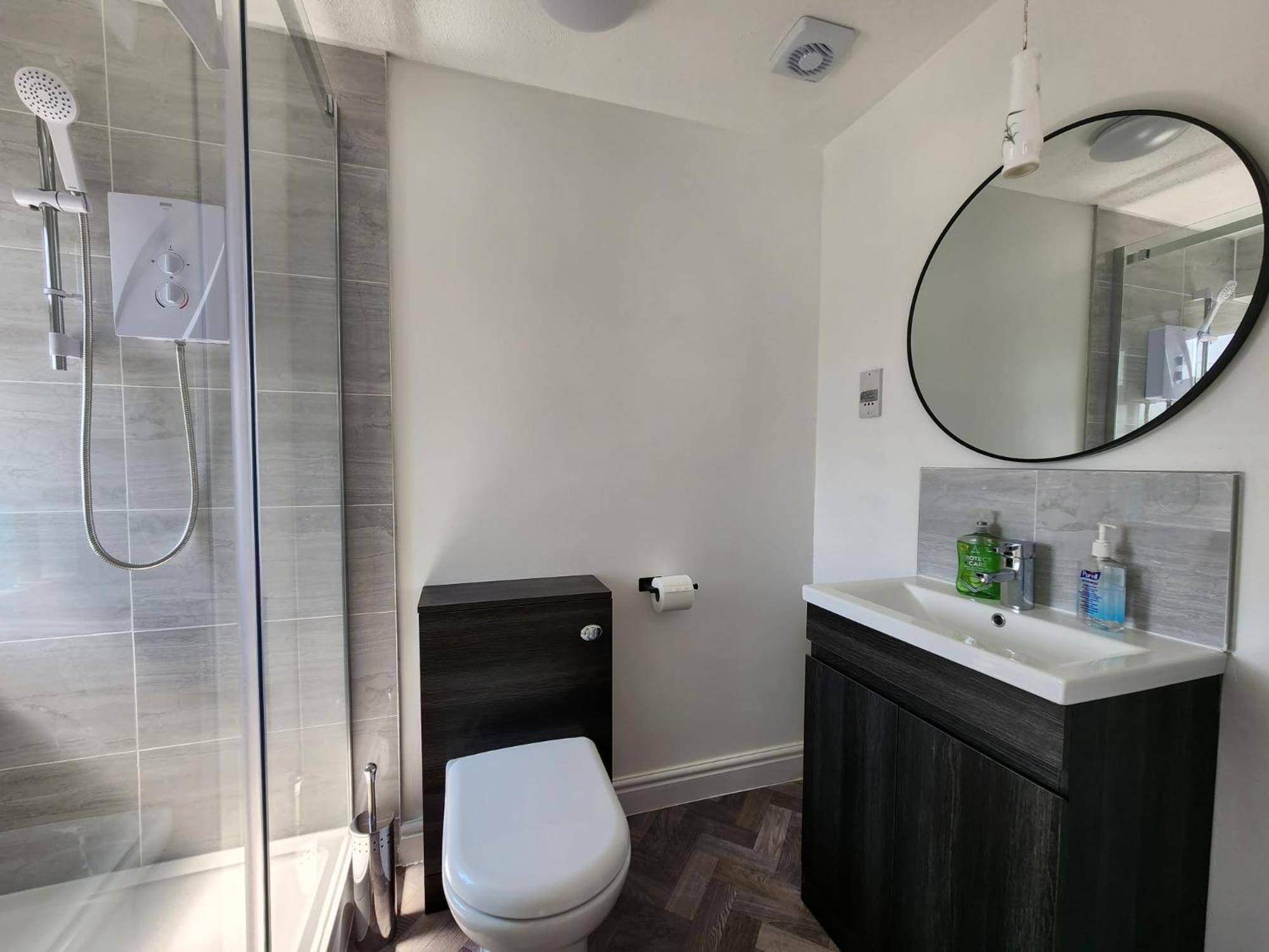 Kennedy Villa - 5 Bedroom House With Hot Tub, Wifi, Free Parkings, Close To Bicester Village Exterior photo