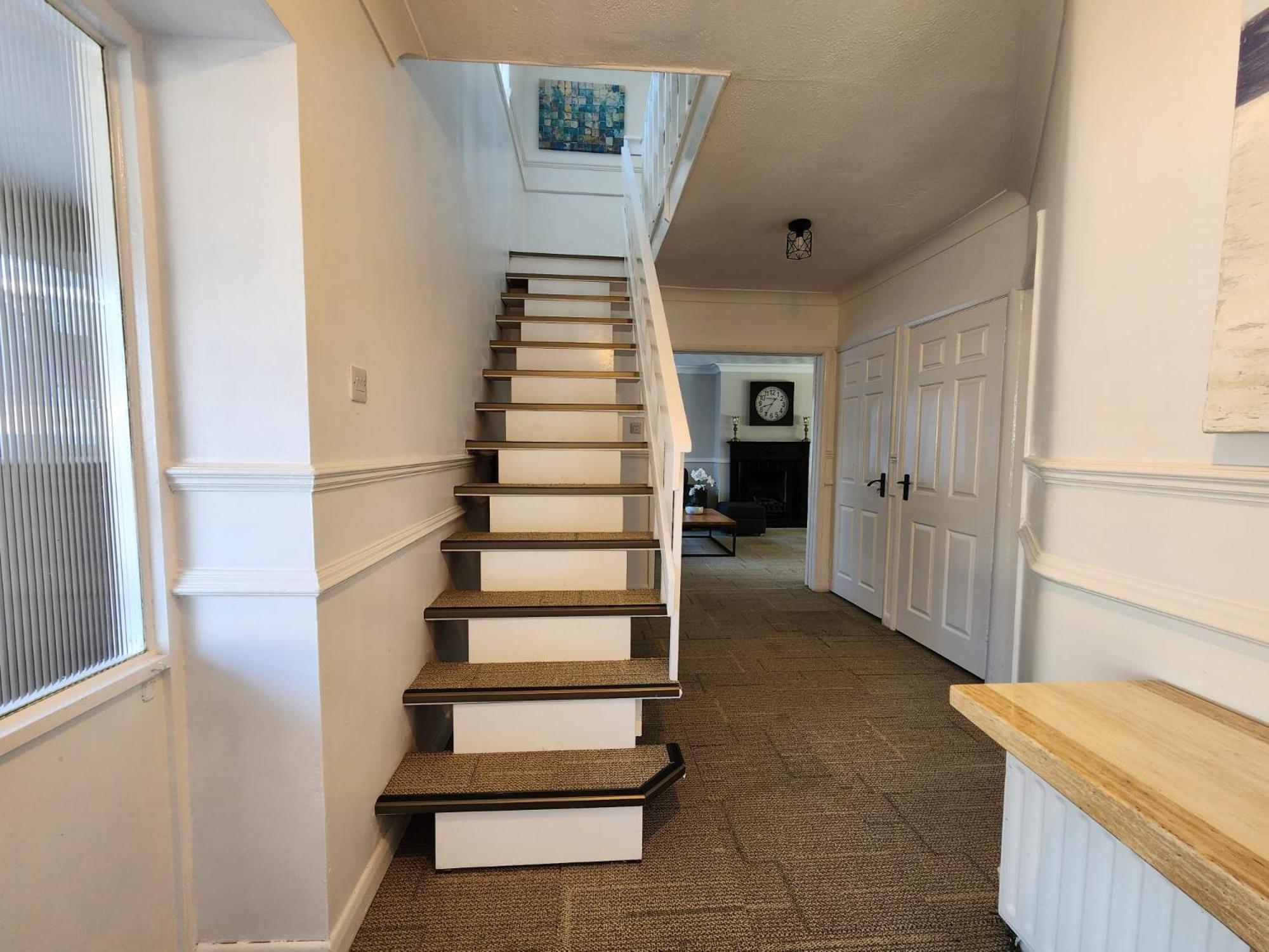 Kennedy Villa - 5 Bedroom House With Hot Tub, Wifi, Free Parkings, Close To Bicester Village Exterior photo