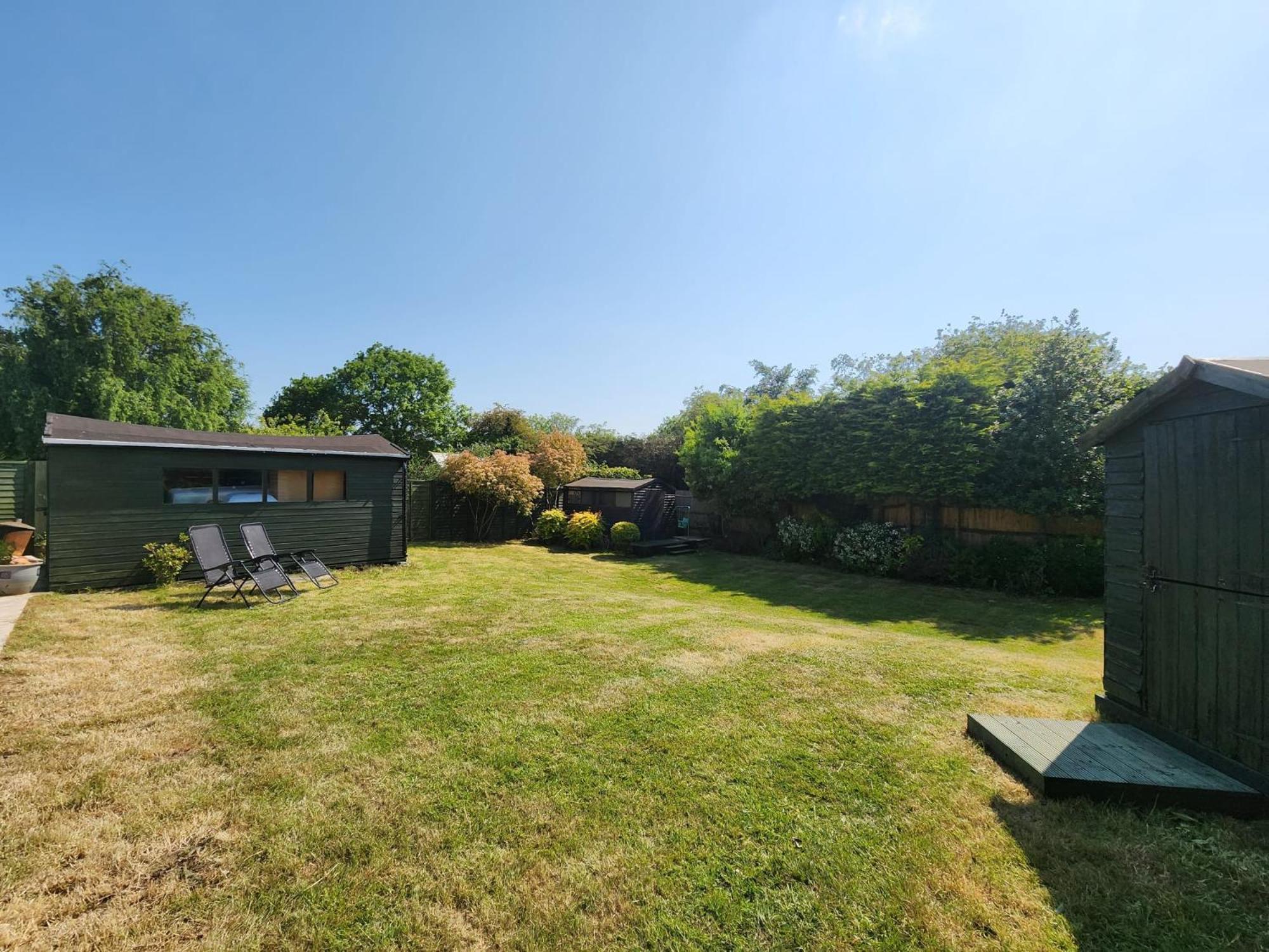 Kennedy Villa - 5 Bedroom House With Hot Tub, Wifi, Free Parkings, Close To Bicester Village Exterior photo