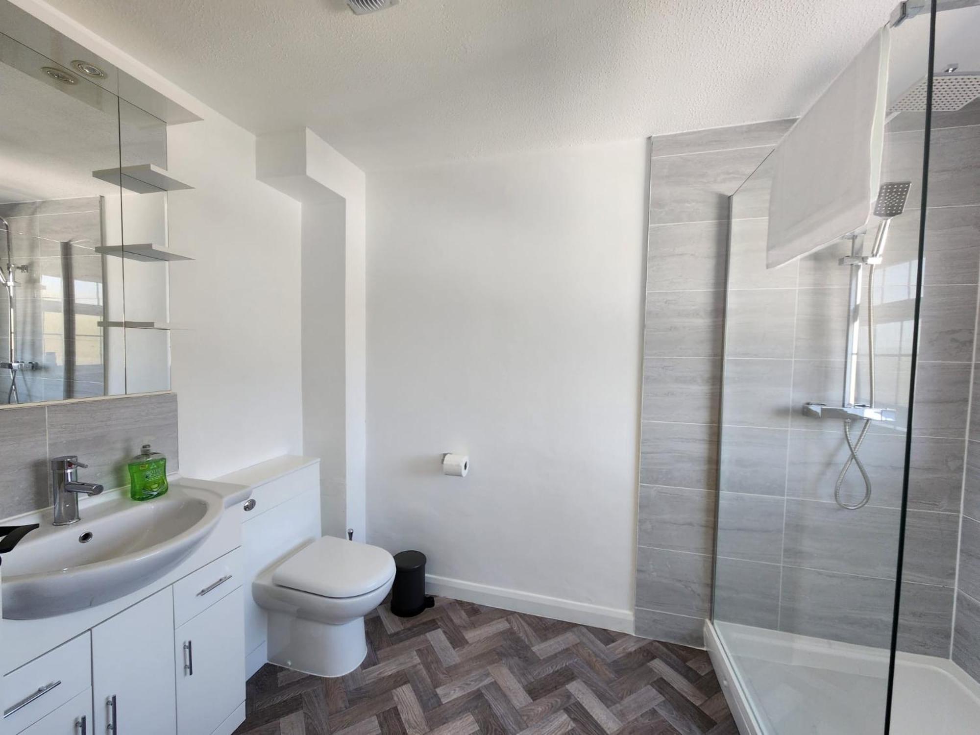 Kennedy Villa - 5 Bedroom House With Hot Tub, Wifi, Free Parkings, Close To Bicester Village Exterior photo