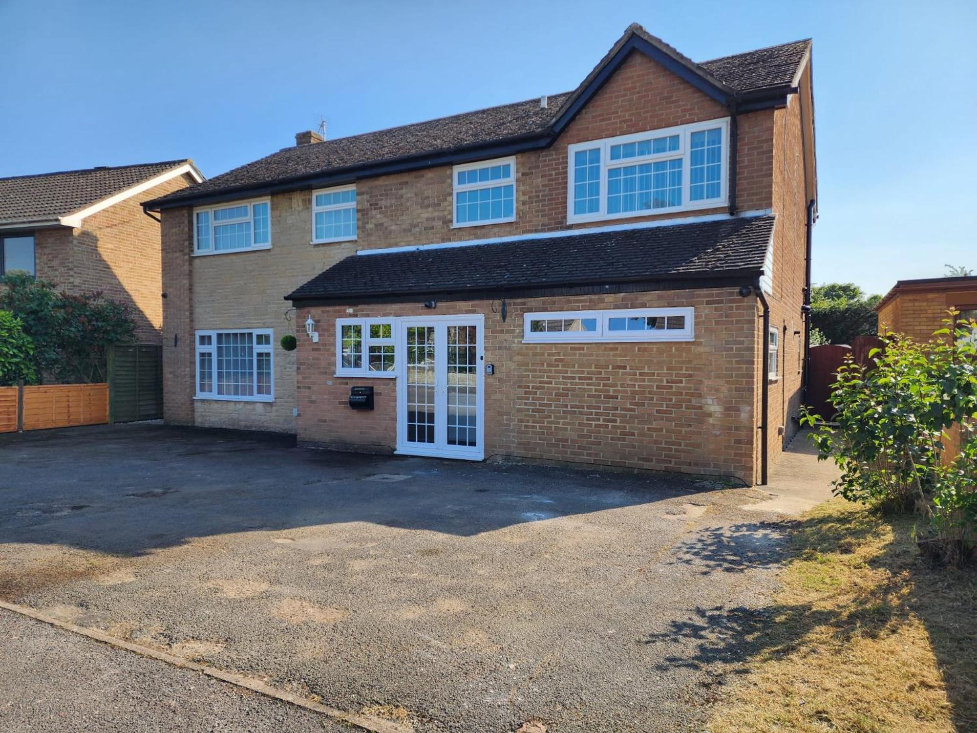 Kennedy Villa - 5 Bedroom House With Hot Tub, Wifi, Free Parkings, Close To Bicester Village Exterior photo