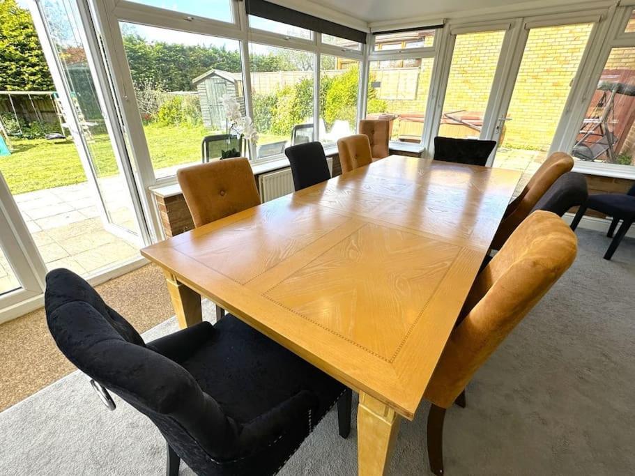 Kennedy Villa - 5 Bedroom House With Hot Tub, Wifi, Free Parkings, Close To Bicester Village Exterior photo